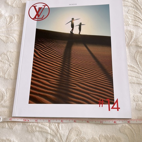 Louis Vuitton The Book #14 - Picture 6 of 7